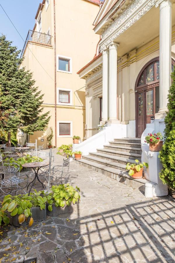 One Terrace Apartment