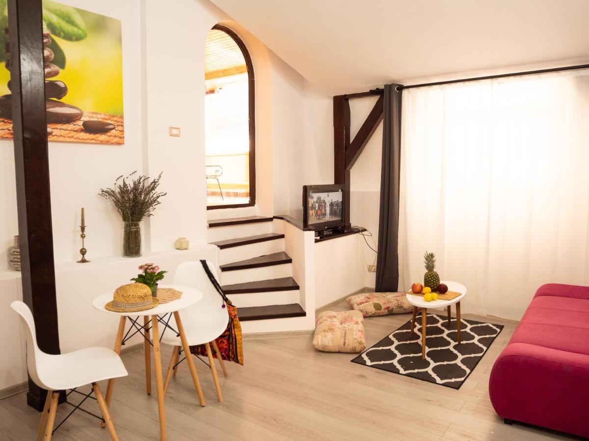 One Terrace Apartment *